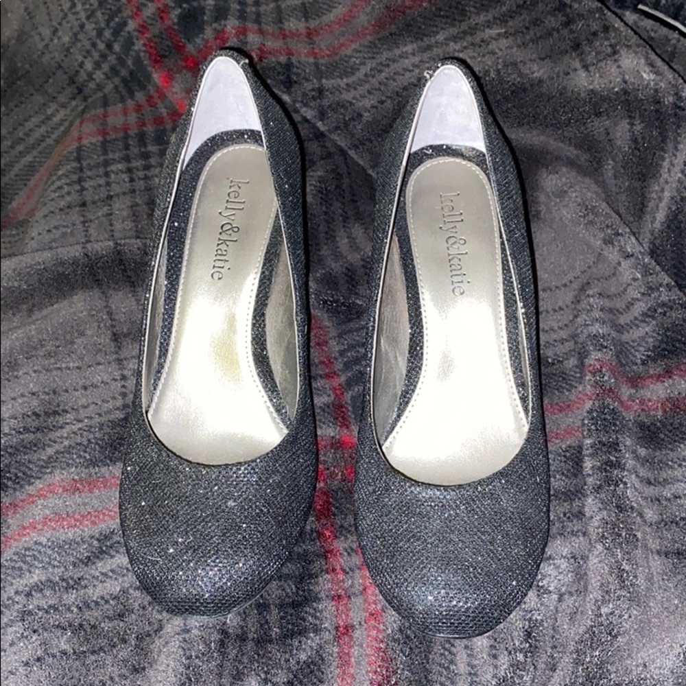 Black sparkly pumps
